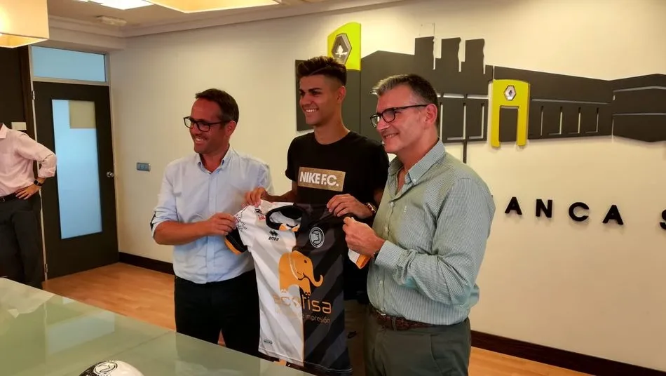 Foto 3 - Diego Hern&aacute;ndez quiere &ldquo;demostrar&rdquo;&nbsp; en Unionistas que tiene mucho f&uacute;tbol&nbsp;