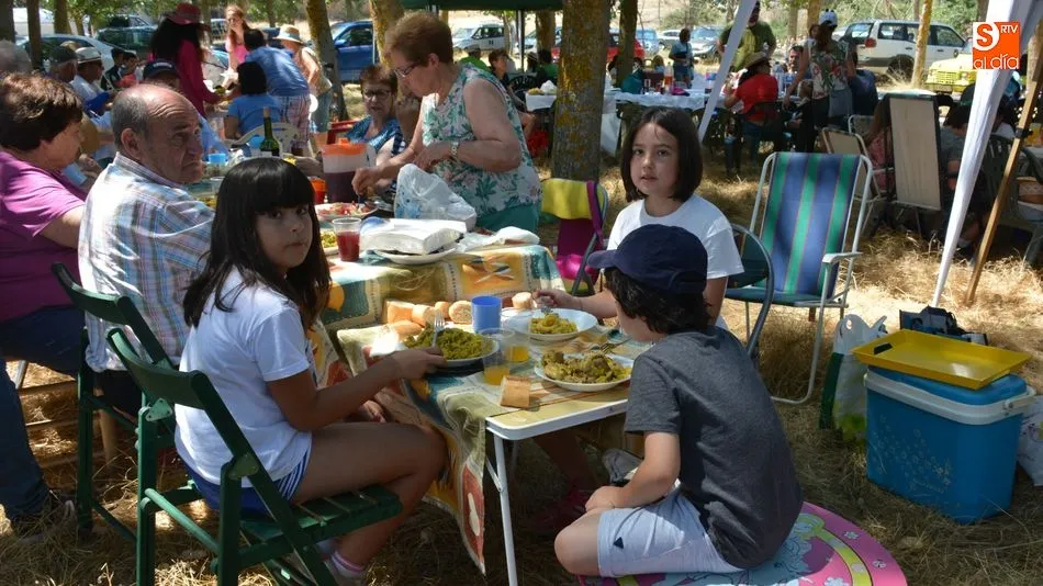 Foto 7 - Una gran paella reune a los sobradillenses en la despedida de las fiestas de Santiago