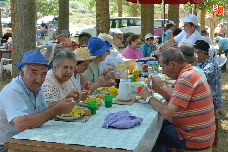 Foto 8 - Una gran paella reune a los sobradillenses en la despedida de las fiestas de Santiago
