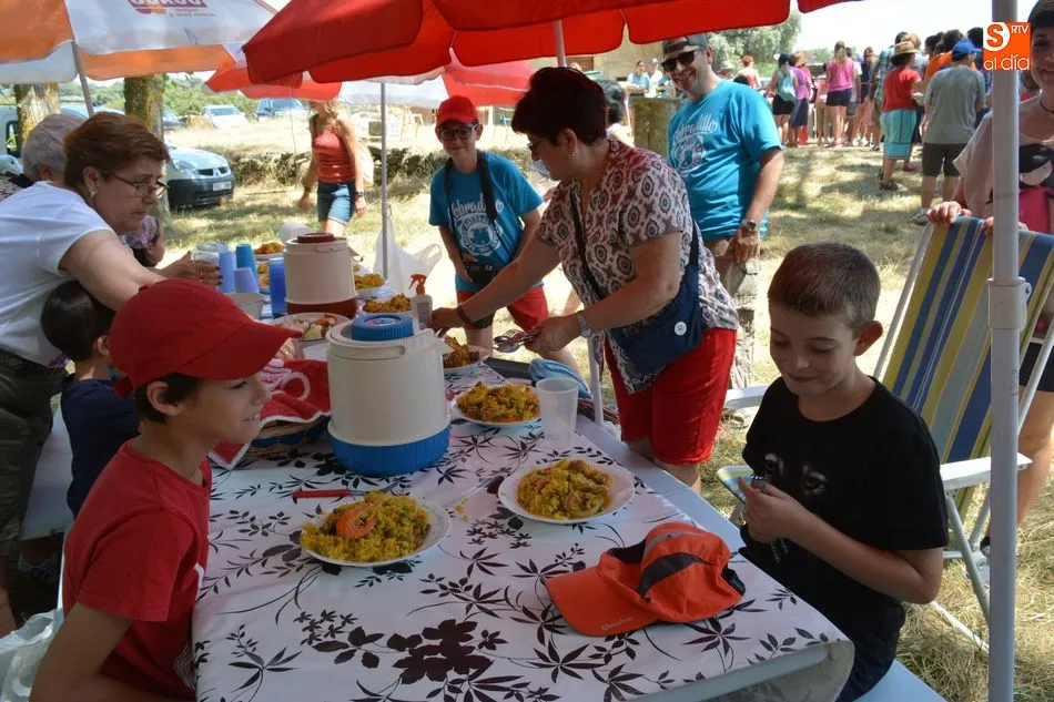 Foto 9 - Una gran paella reune a los sobradillenses en la despedida de las fiestas de Santiago