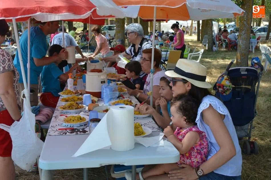 Foto 5 - Una gran paella reune a los sobradillenses en la despedida de las fiestas de Santiago