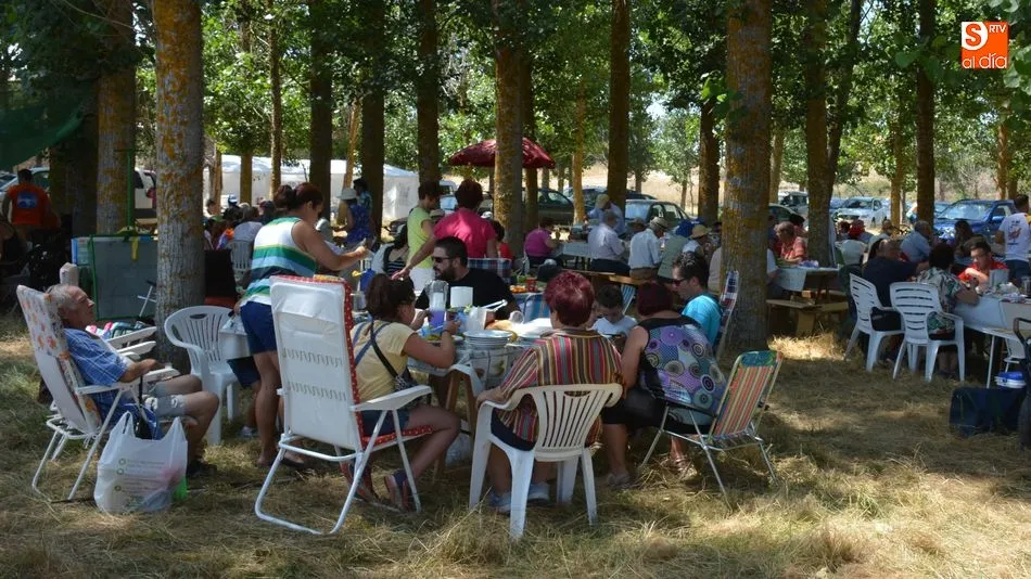 Foto 4 - Una gran paella reune a los sobradillenses en la despedida de las fiestas de Santiago