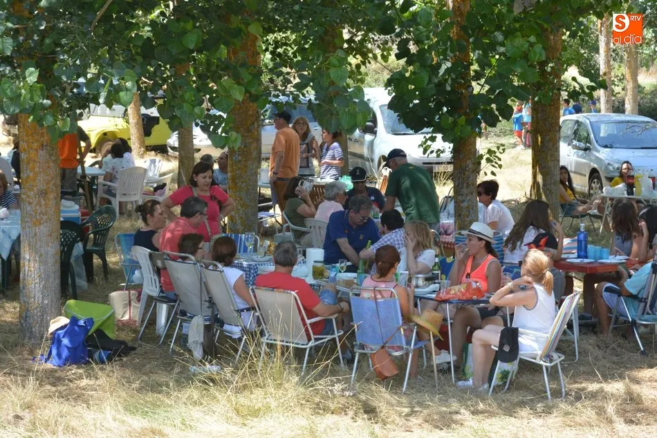 Foto 3 - Una gran paella reune a los sobradillenses en la despedida de las fiestas de Santiago
