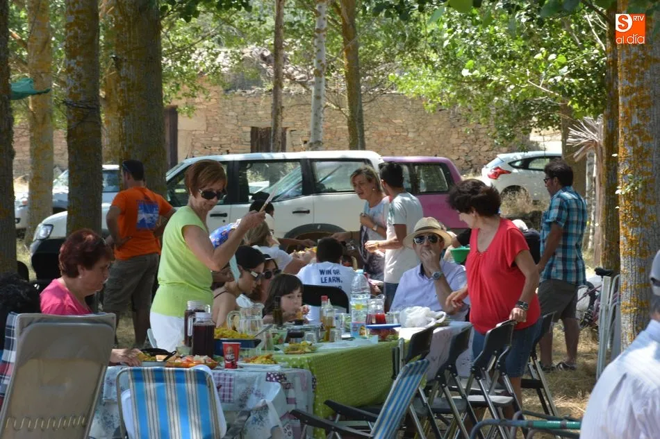 Foto 2 - Una gran paella reune a los sobradillenses en la despedida de las fiestas de Santiago