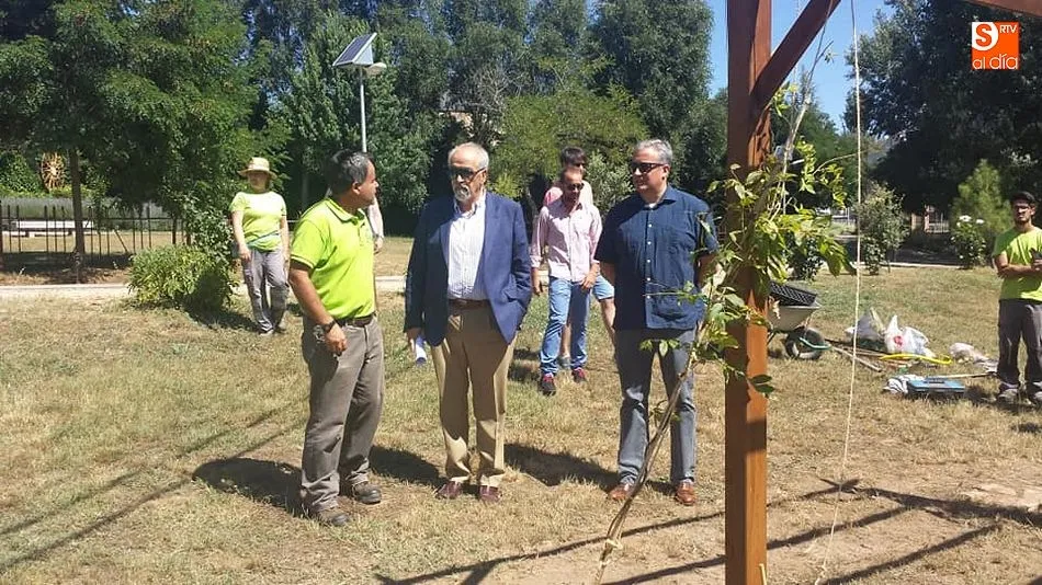 Los alumnos y el coordinador mostraron los trabajos realizados en el parque a los visitantes