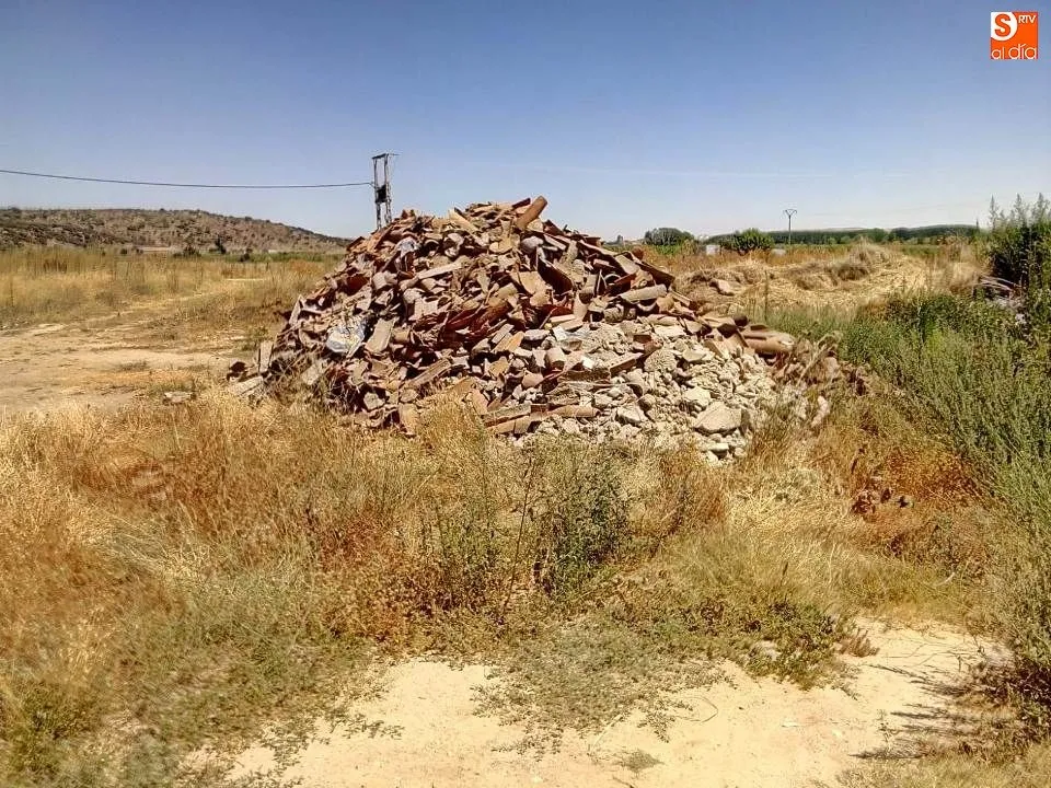Foto 4 - El Partido Popular solicita el desbroce de las hierbas en Amatos y Torrej&oacute;n de Alba