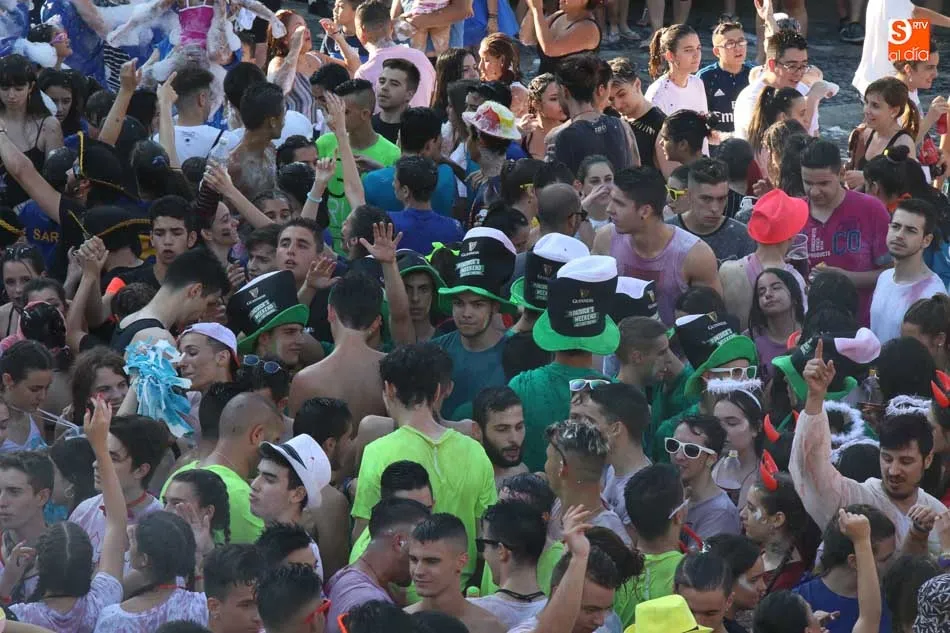 Foto 10 - Arrancan las fiestas de Santa Marta por todo lo alto con el chupinazo y el desfile de pe&ntilde;as