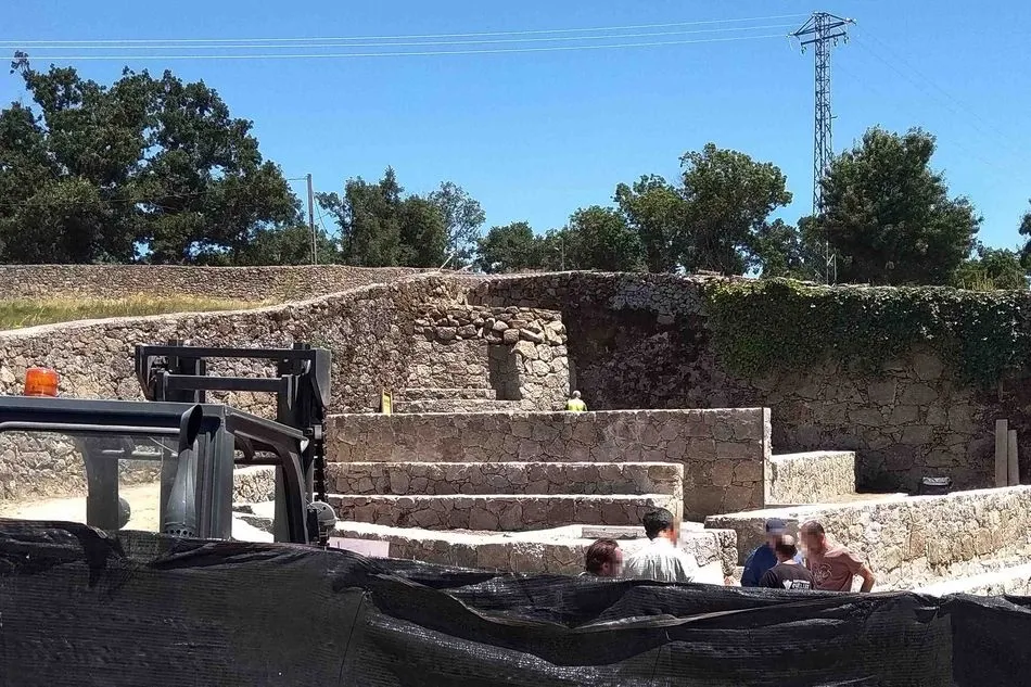 Foto 2 - Muros inventados a capricho sin rigor hist&oacute;rico&nbsp; en El Bosque de B&eacute;jar  