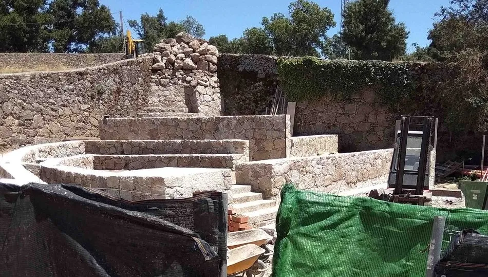 Obras en el jardín de entrada de El Bosque