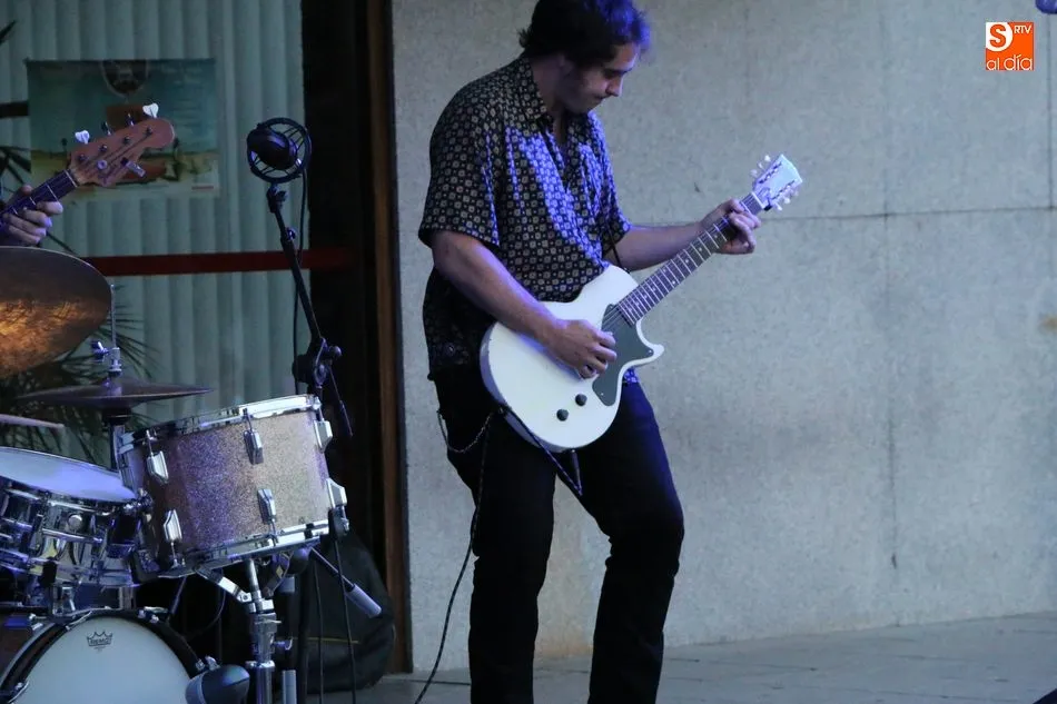 Foto 7 - Lindsay Beaver, solo m&uacute;sica