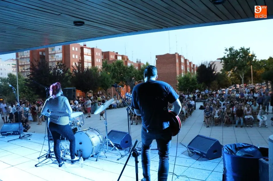 Foto 3 - Lindsay Beaver, solo m&uacute;sica