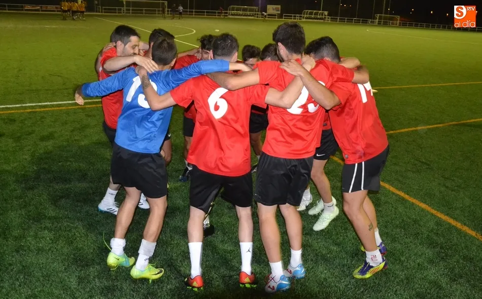 Foto 6 - Peluquer&iacute;a Esalza se corona en el descuento y a la contra campe&oacute;n del Torneo de Verano de F&uacute;tbol ...