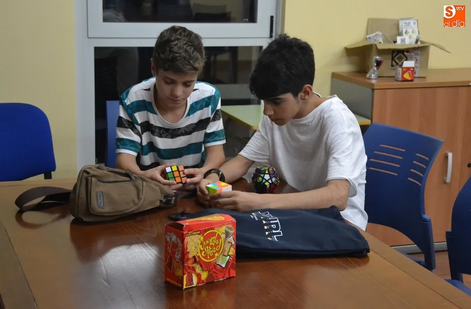 Foto 3 - Un pu&ntilde;ado de j&oacute;venes disfruta&nbsp;de una velada de juegos en una nueva Zona Zero Night  