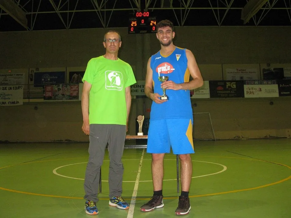 Foto 5 - El Tr&iacute;o Demon&iacute;aco se alza campe&oacute;n del torneo de verano de baloncesto 3x3