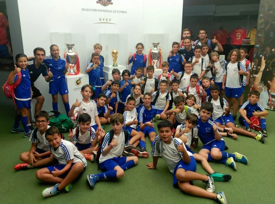 Foto 2 - Los chicos del Campus Vicente del Bosque visitan la Ciudad de F&uacute;tbol de las Rozas
