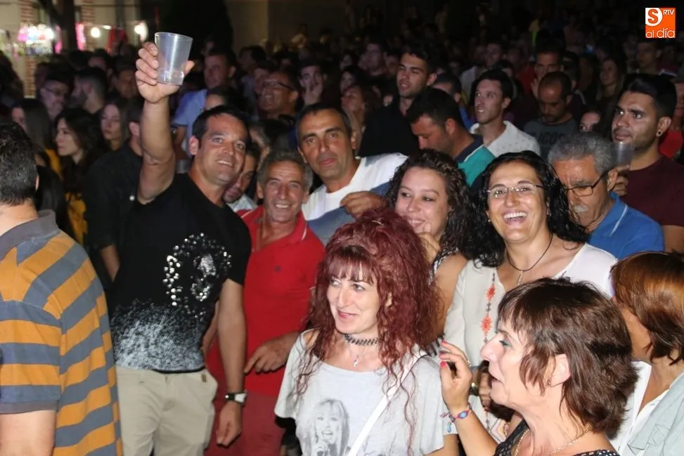 Foto 2 - Los Chunguitos llenan Galinduste de rumba y salero