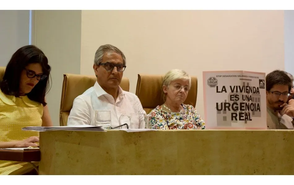 Foto 3 - El Ayuntamiento destinar&aacute; viviendas de titularidad municipal a las familias desahuciadas