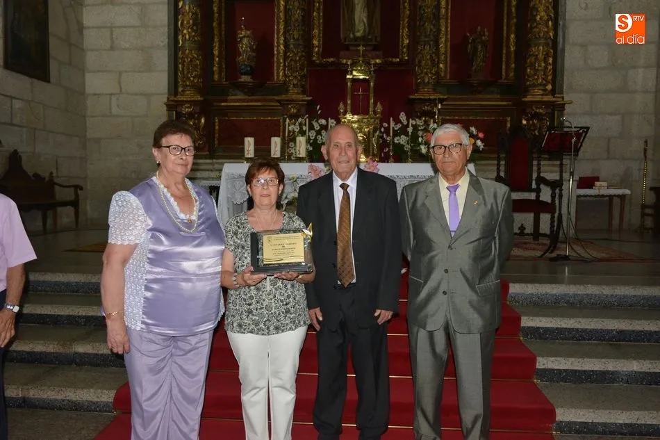 Foto 10 - Treinta y cuatro matrimonios reciben el homenaje de la Uni&oacute;n de Asociaciones de Mayores por sus...