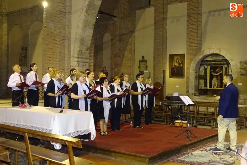 Foto 7 - Concierto de la Coral Albense en la Iglesia de San Juan  
