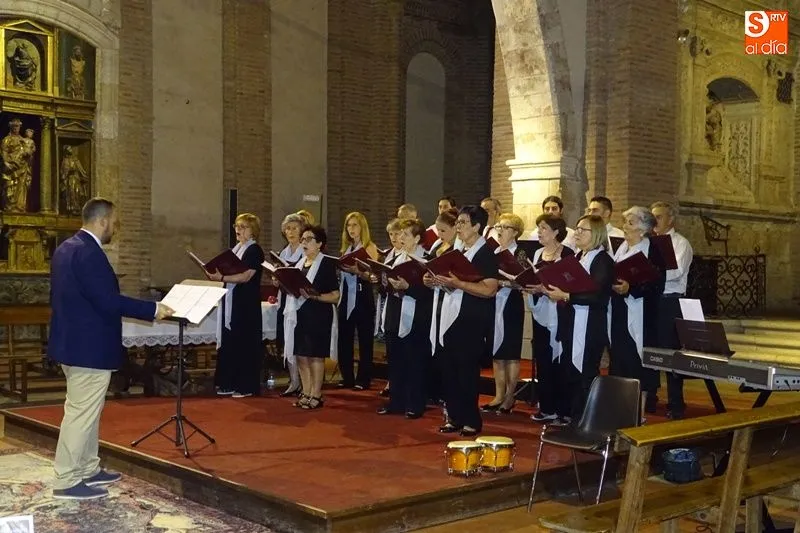 Foto 2 - Concierto de la Coral Albense en la Iglesia de San Juan  