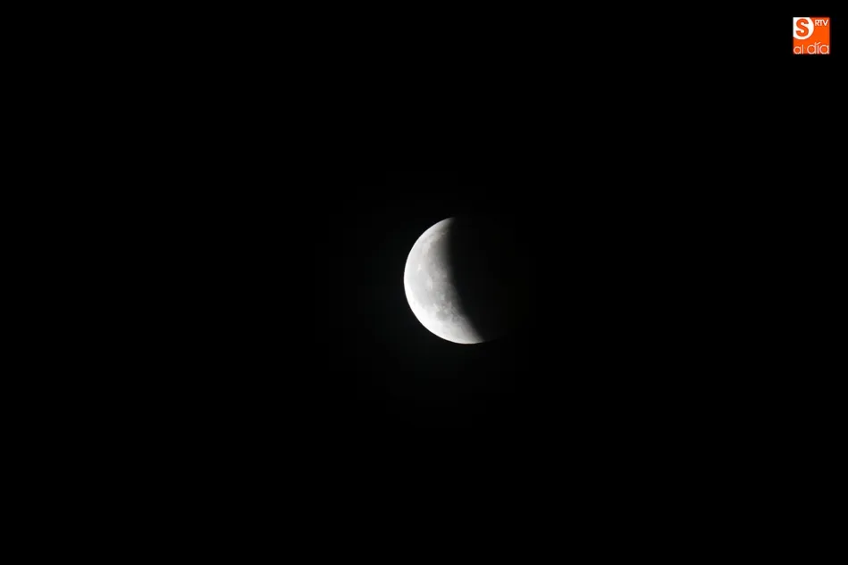 Foto 11 - La Luna se viste de rojo en el cielo de Salamanca  