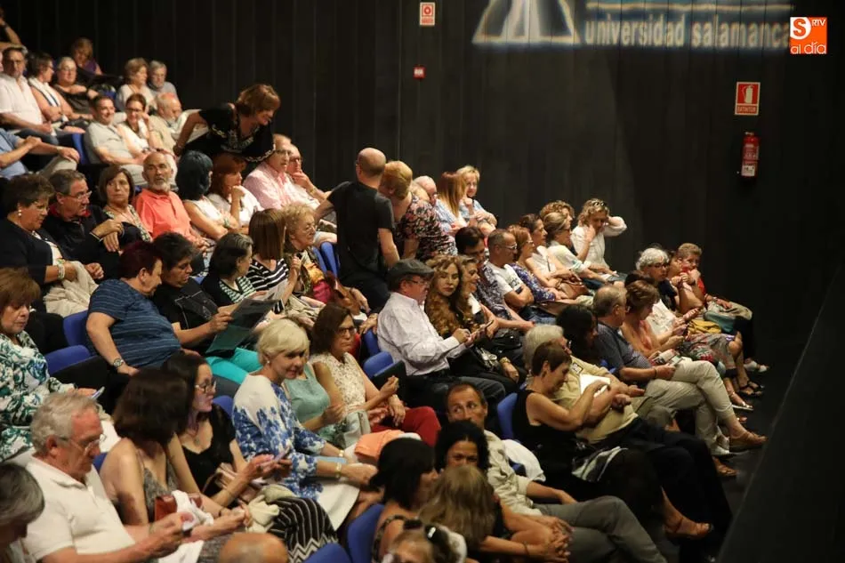 Foto 10 - Roc&iacute;o Segura y Paula Dom&iacute;nguez rinden homenaje a Cohen a ritmo de flamenco