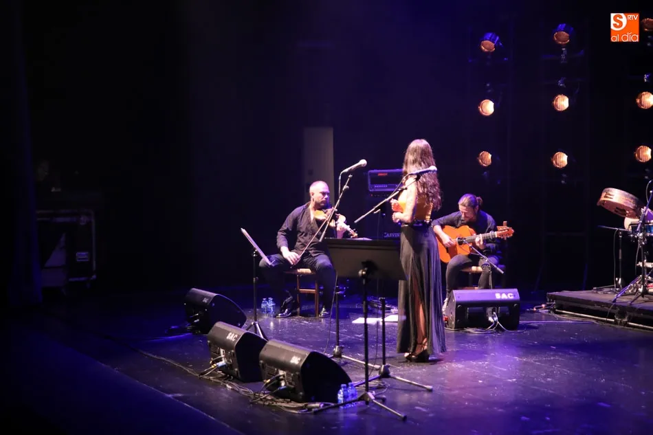 Foto 7 - Roc&iacute;o Segura y Paula Dom&iacute;nguez rinden homenaje a Cohen a ritmo de flamenco