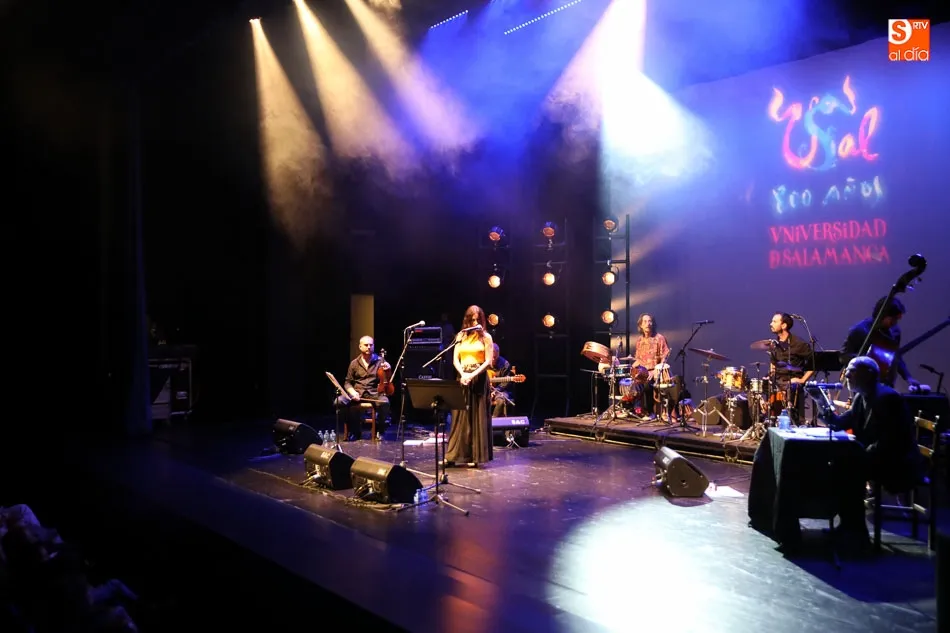 Foto 6 - Roc&iacute;o Segura y Paula Dom&iacute;nguez rinden homenaje a Cohen a ritmo de flamenco