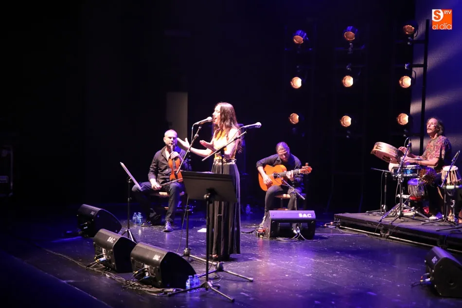 Foto 3 - Roc&iacute;o Segura y Paula Dom&iacute;nguez rinden homenaje a Cohen a ritmo de flamenco