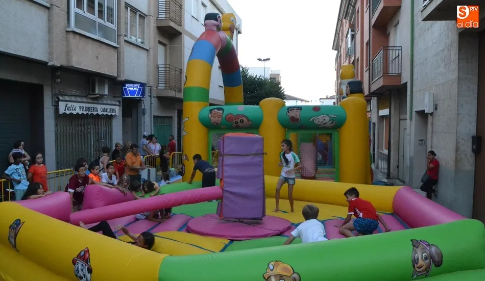 Foto 6 - Los ni&ntilde;os protagonizan el inicio de las fiestas de Santa Ana  