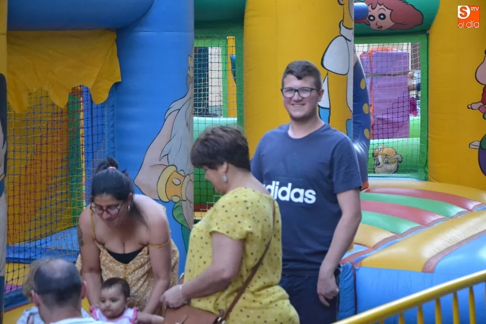 Foto 9 - Los ni&ntilde;os protagonizan el inicio de las fiestas de Santa Ana  