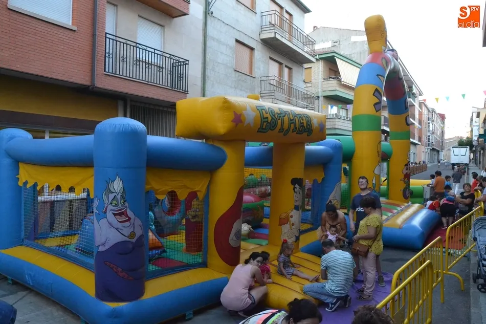 Foto 10 - Los ni&ntilde;os protagonizan el inicio de las fiestas de Santa Ana  