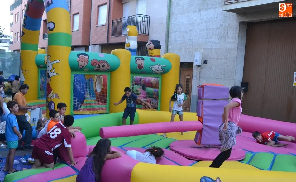 Foto 4 - Los ni&ntilde;os protagonizan el inicio de las fiestas de Santa Ana  