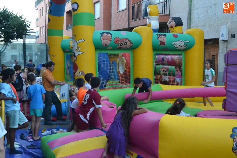 Foto 3 - Los ni&ntilde;os protagonizan el inicio de las fiestas de Santa Ana  