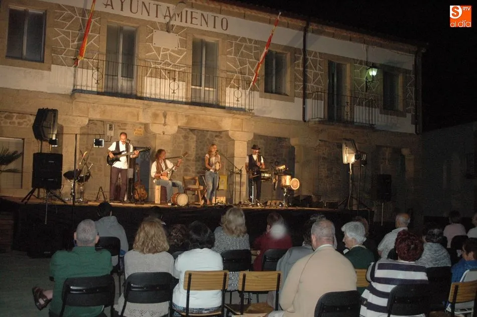 Foto 2 - Zaragata Folk cierra las Noches de Cultura en Bogajo  