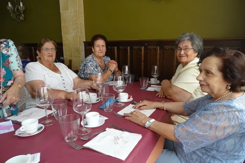 Disfrutaron con un ambiente festivo en el Restaurante Doña Matea