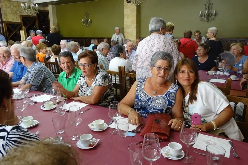 Foto 10 - Los mayores celebran el D&iacute;a del Abuelo en el Restaurante Do&ntilde;a Matea  