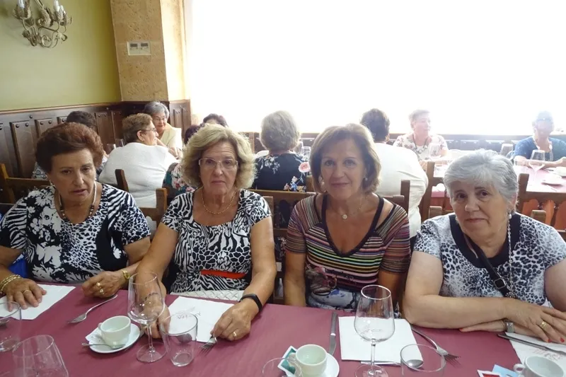 Foto 8 - Los mayores celebran el D&iacute;a del Abuelo en el Restaurante Do&ntilde;a Matea  