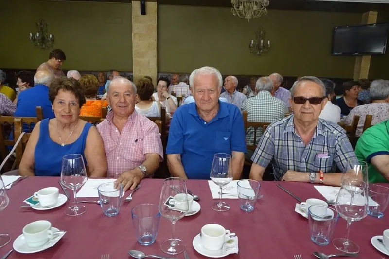 Foto 3 - Los mayores celebran el D&iacute;a del Abuelo en el Restaurante Do&ntilde;a Matea  