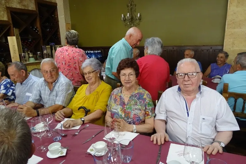 Foto 2 - Los mayores celebran el D&iacute;a del Abuelo en el Restaurante Do&ntilde;a Matea  