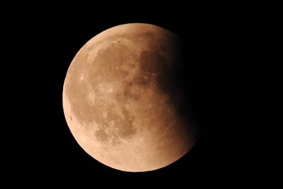 Foto 7 - La Luna Roja a trav&eacute;s de la mirada de Juli&aacute;n Mateos  