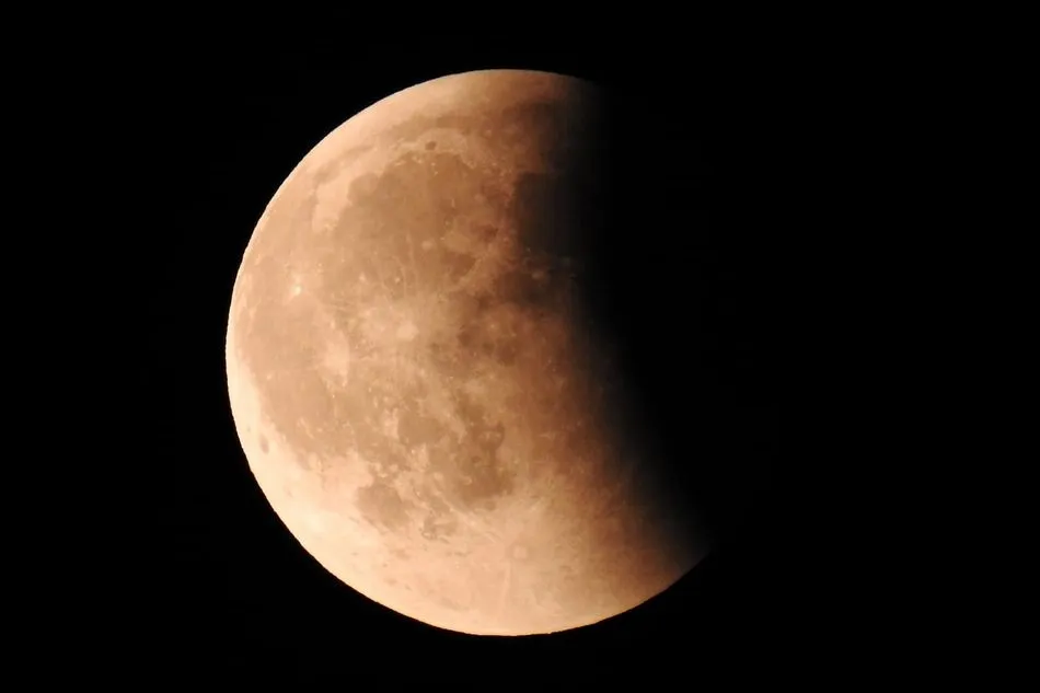 Foto 6 - La Luna Roja a trav&eacute;s de la mirada de Juli&aacute;n Mateos  