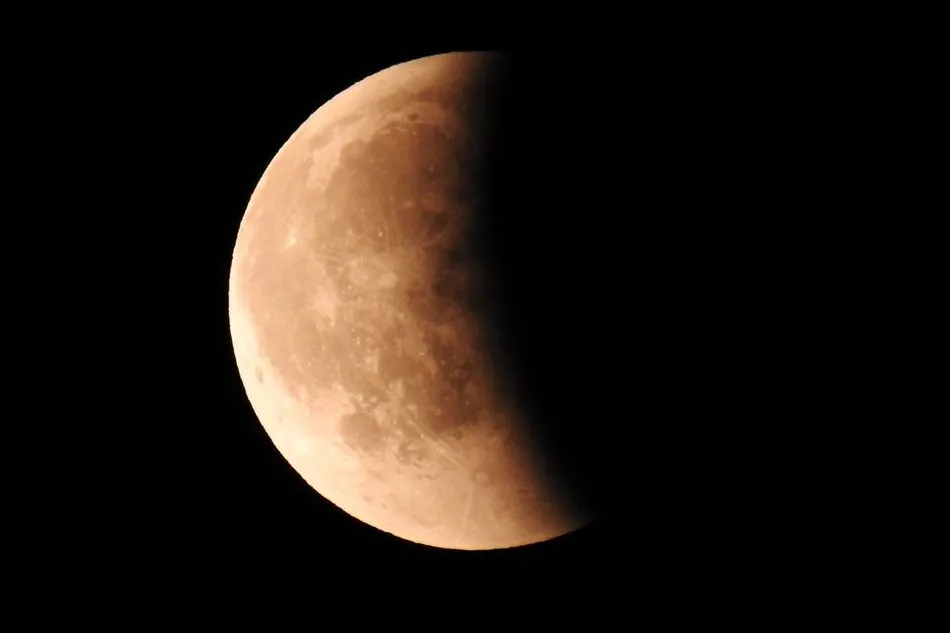 Foto 4 - La Luna Roja a trav&eacute;s de la mirada de Juli&aacute;n Mateos  