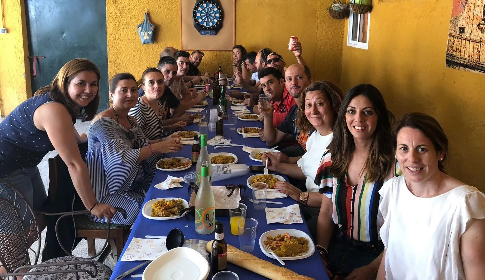 Foto 2 - Las pe&ntilde;as Pol&eacute;mika y Farinato viven una jornada de confraternizaci&oacute;n  