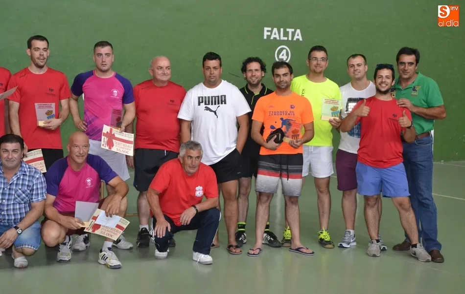 Foto 5 - La pareja zamorana integrada por Luis y V&iacute;ctor se adjudica el IV Open de Frontenis  