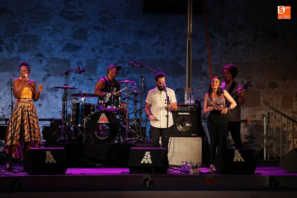 Foto 4 - Astrid Jones & The Blue Flaps presentan su nuevo proyecto en Salamanca