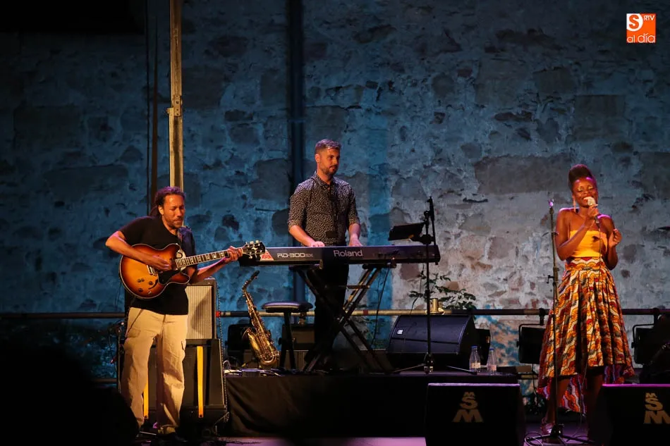 Foto 3 - Astrid Jones & The Blue Flaps presentan su nuevo proyecto en Salamanca