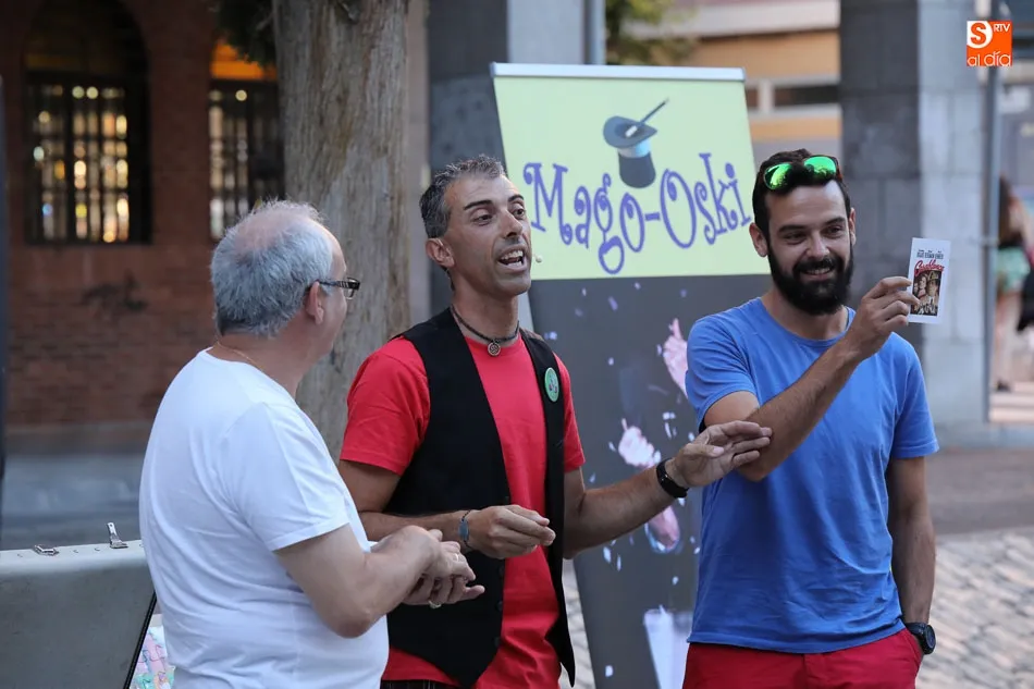 Foto 8 - El Mago Oski pone fin en la Plaza Barcelona al programa de la Concejal&iacute;a de la Juventud