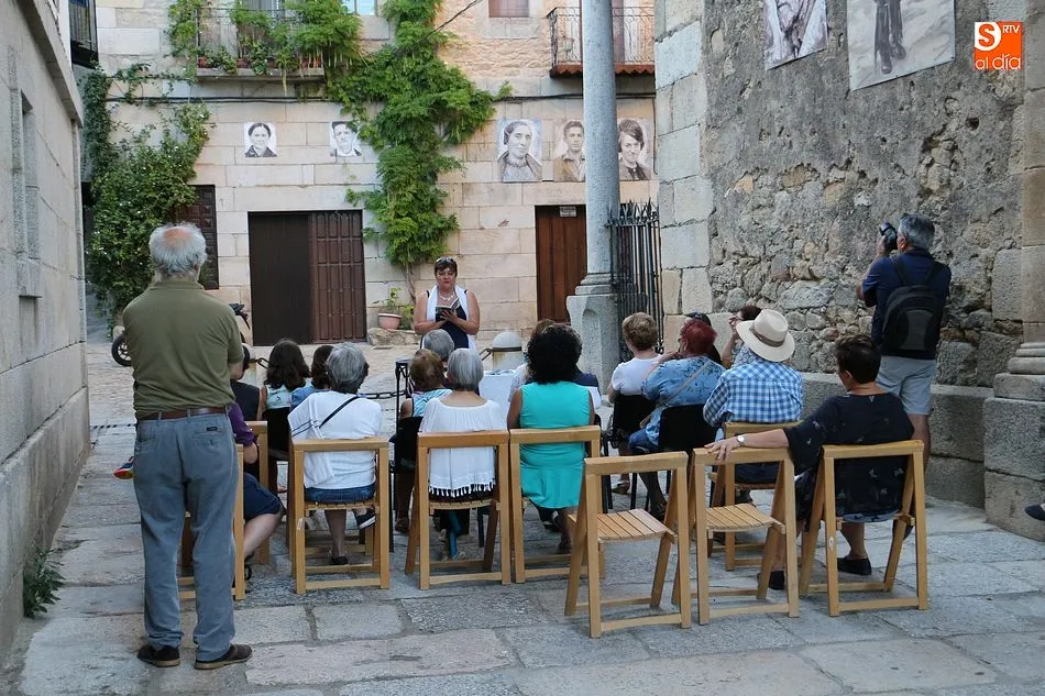 Foto 10 - Roxana S&aacute;nchez presenta su libro de poemas &lsquo;Azul Miranda&rsquo;&nbsp;
