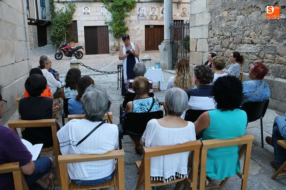 Foto 9 - Roxana S&aacute;nchez presenta su libro de poemas &lsquo;Azul Miranda&rsquo;&nbsp;